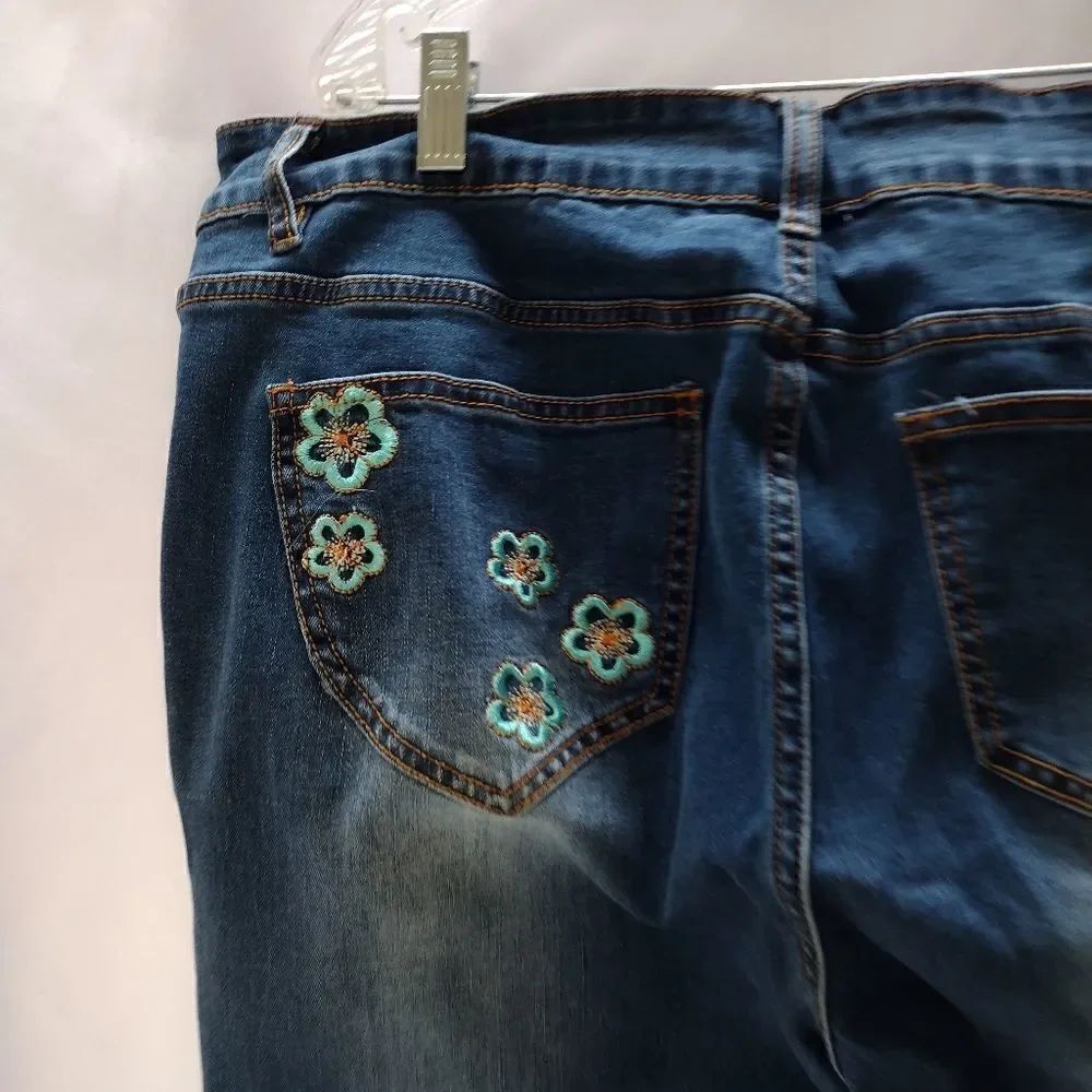 Stretch denim capris - Picture 8 of 10